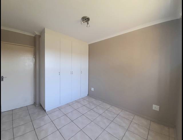 2 BEDROOM APARTMENT FOR SALE IN UITZICHT